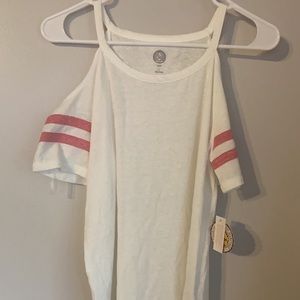 Cold shoulder tee